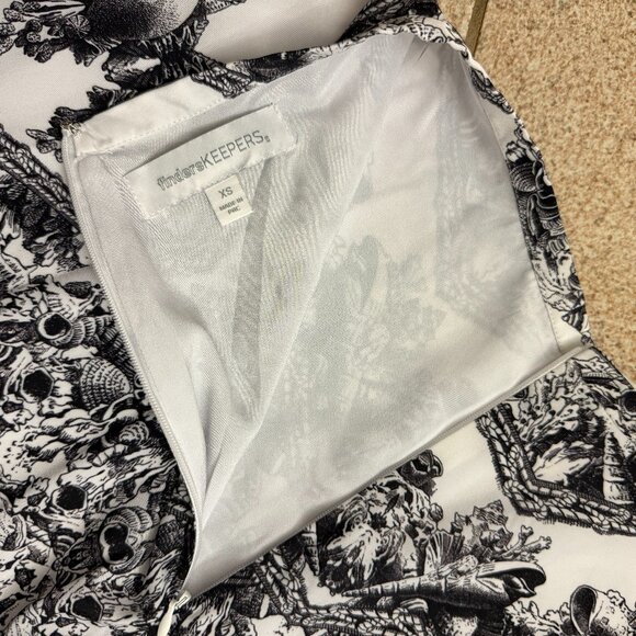 Finders Keepers Victorian Pattern Shorts - Picture 4 of 5